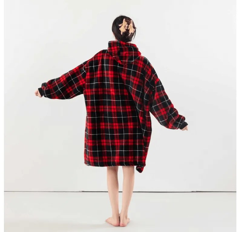 Baránková mikinová deka s rukávmi a kapucňou ALBURY, červená