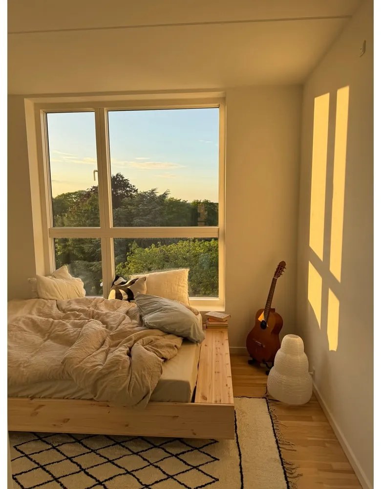 Jednolôžková posteľ z borovicového dreva bez čela s roštom 120x200 cm v prírodnej farbe Merge – Karup