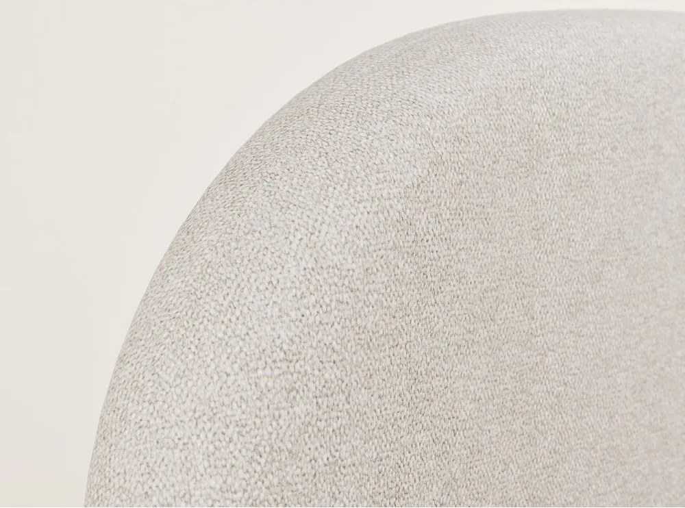 Krémová čalúnená dvojlôžková posteľ s úložným priestorom s roštom 140x200 cm Maumere – Maison de Rêve