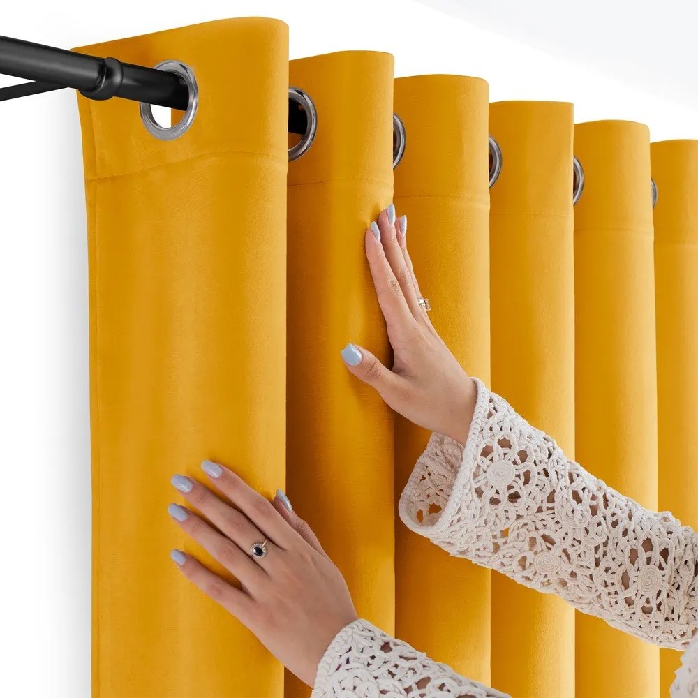 Zamatový dimout záves v horčicovej farbe 140x225 cm Velto – Filumi