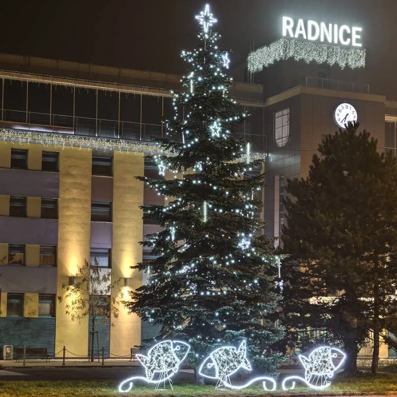 DECOLED Svetelná reťaz LED 100 m, ľadovo biela, 1000 diód, IP67, 10 × 10 m čierny kábel IP67, Easy Fix