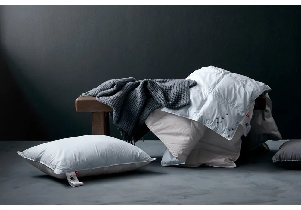 Vankúš s páperovou výplňou 50x70 cm Capella High – Universe of Sleeping