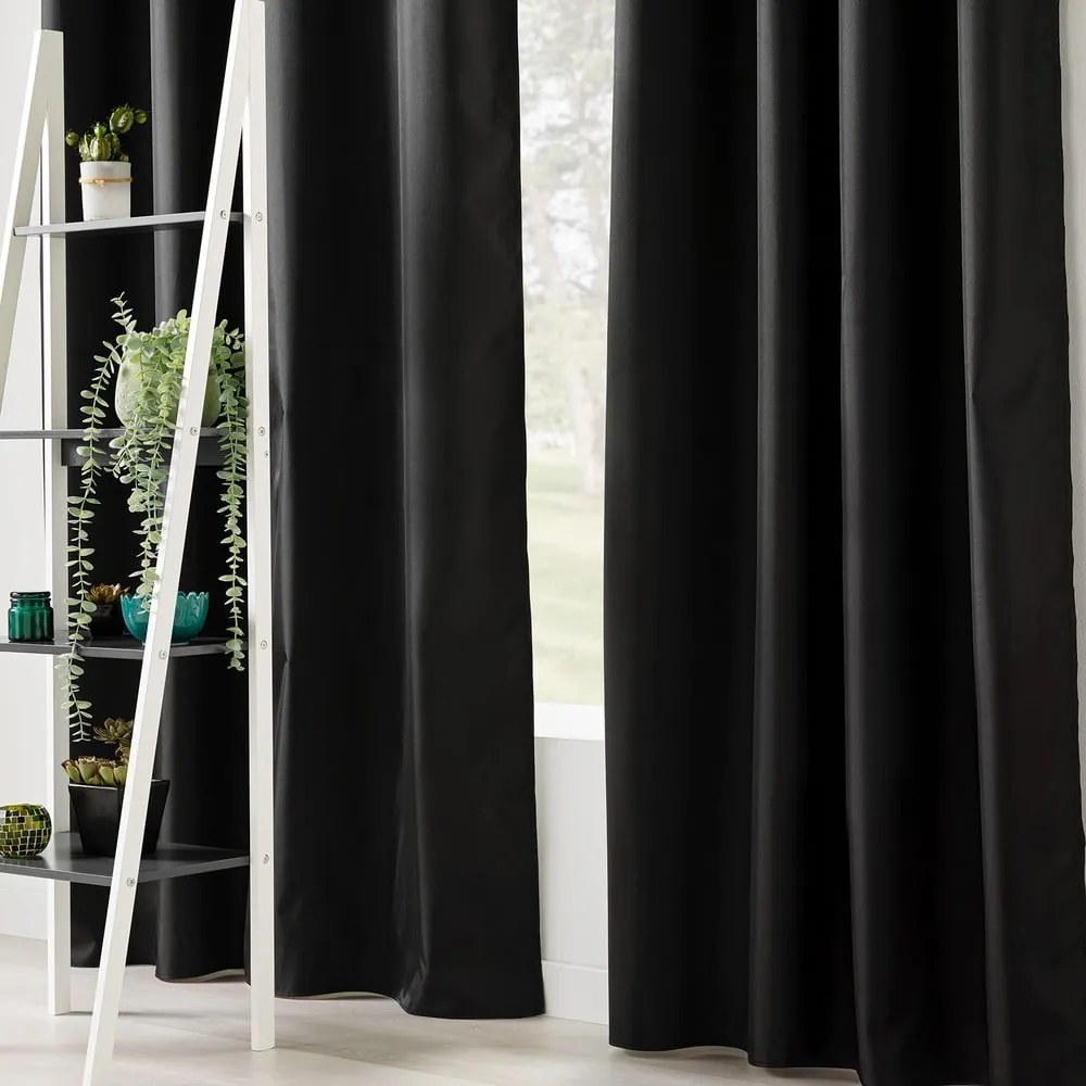 Čierny termo záves 140x260 cm Icemount – douceur d'intérieur