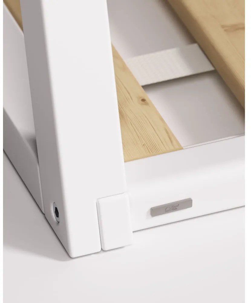 Biela domčeková detská posteľ z bukového dreva s roštom 90x190 cm Maralis – Kave Home