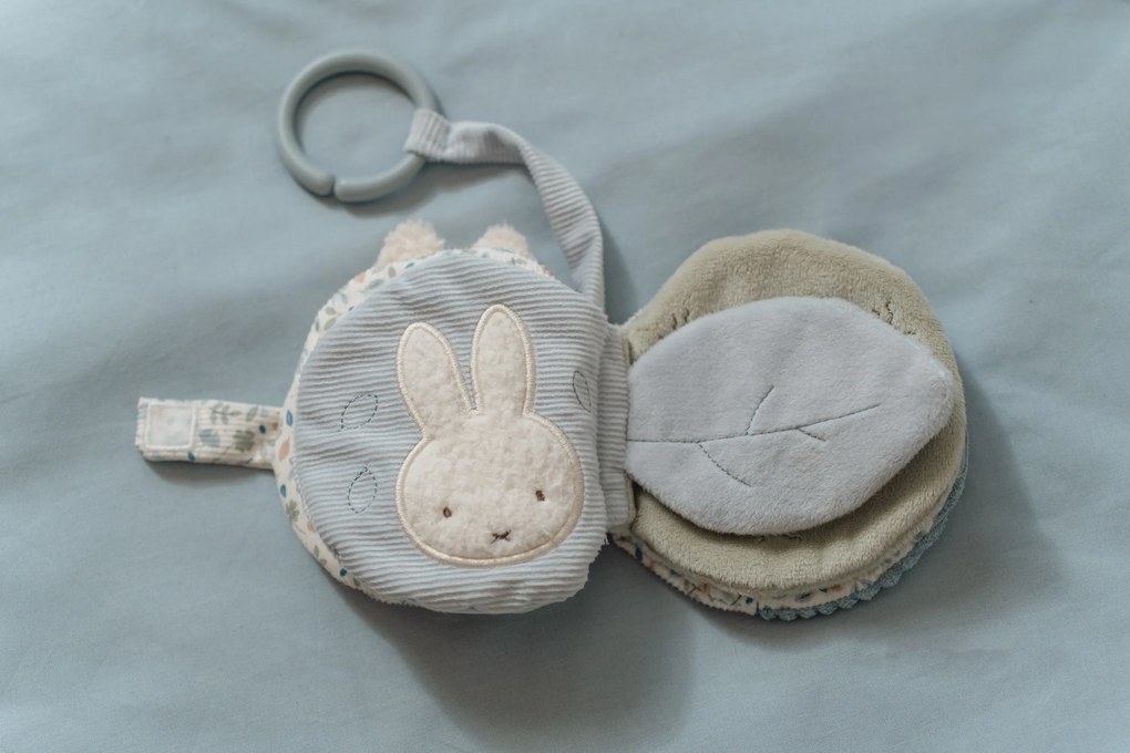 Závesná textilná knižka králiček Miffy Lucky Leaves