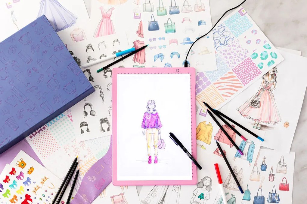 Artissimo – XXL návrhárska dielňa s LED svetelnou podložkou – trendy outfity