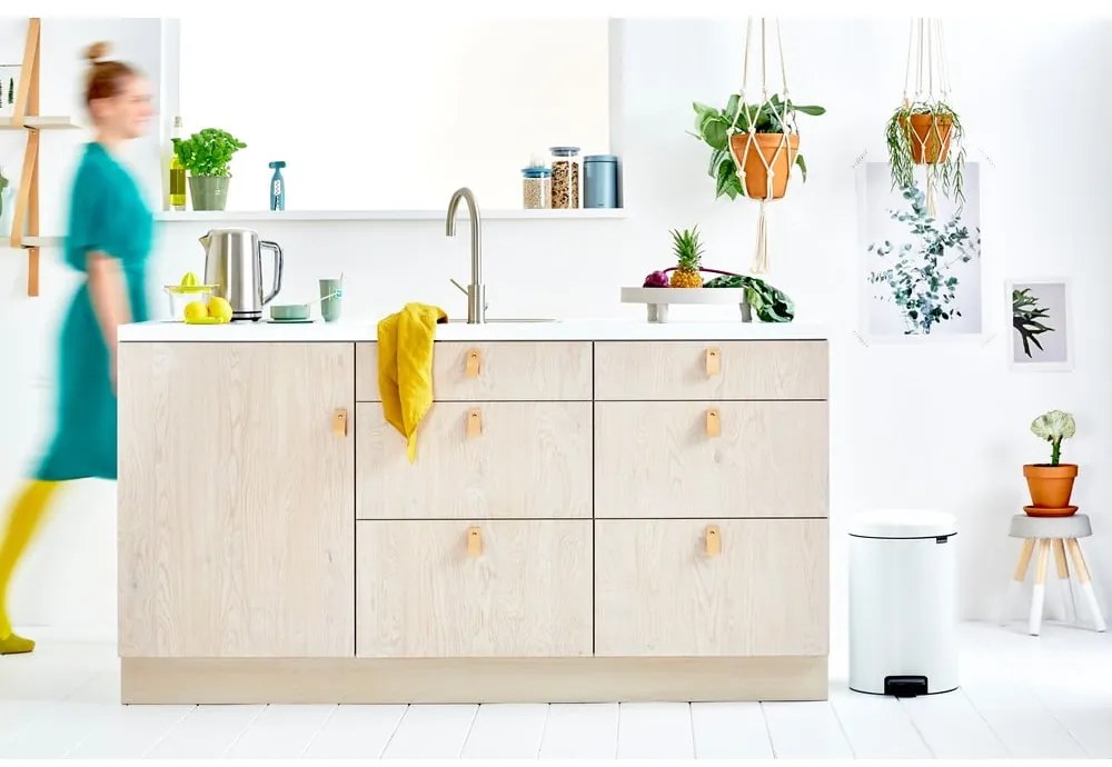 Biely nášľapný oceľový odpadkový kôš 20 l NewIcon – Brabantia