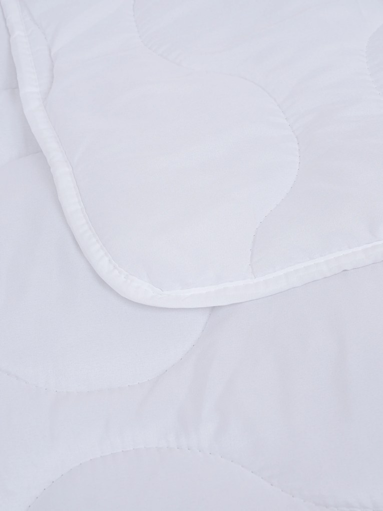 Letná prešívaná prikrývka z dutého vlákna Classic – 140 x 220 cm