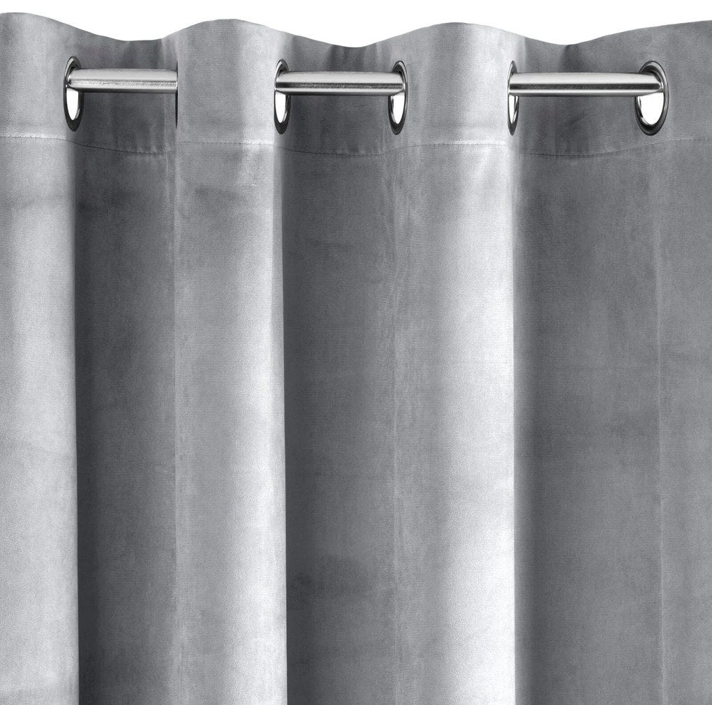 ZATEMŇOVACÍ ZÁVES NA KRÚŽKOCH PIERRE 140X250 CM STRIEBORNÁ