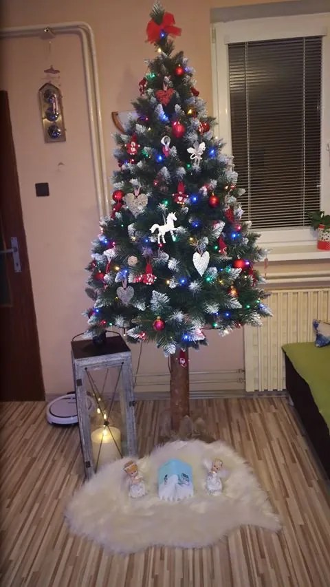 LEAN TOYS Vianočný stromček na pníku z umelej diamantovej borovice 220 cm