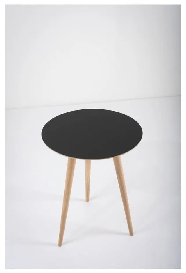 Odkladací stolík z dubového dreva s čiernou doskou Gazzda Arp, ⌀ 45 cm