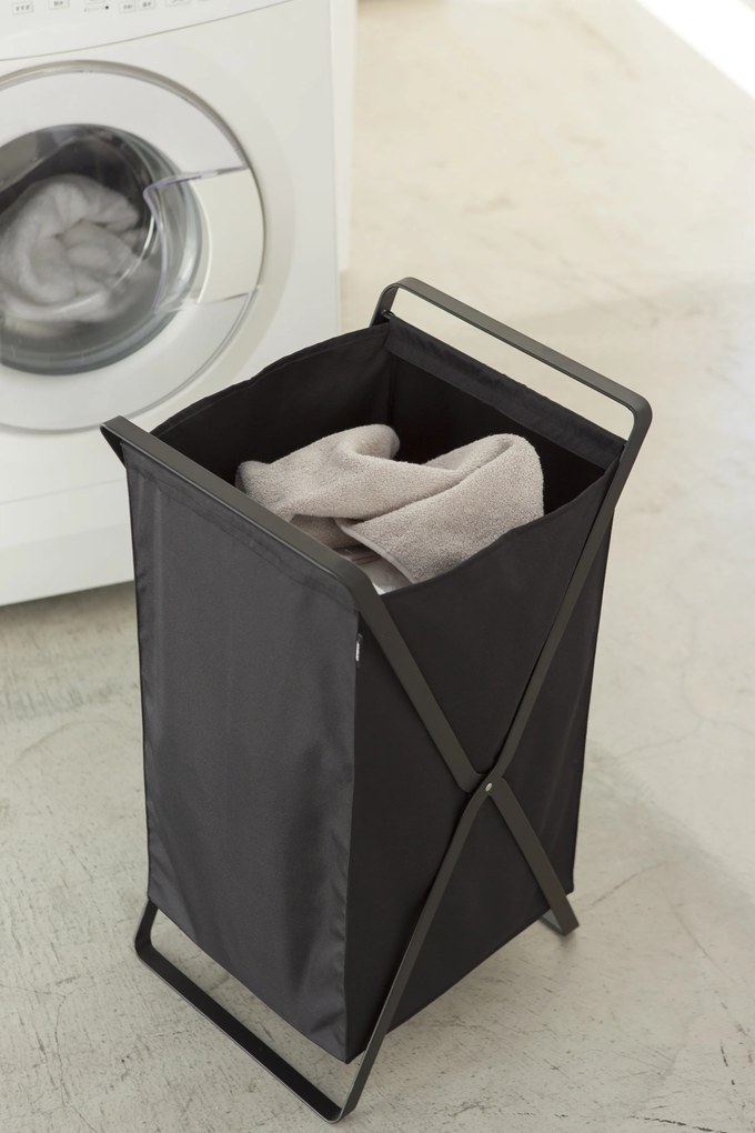 Skladací kôš na prádlo YAMAZAKI Tower Laundry Basket, čierny 02485