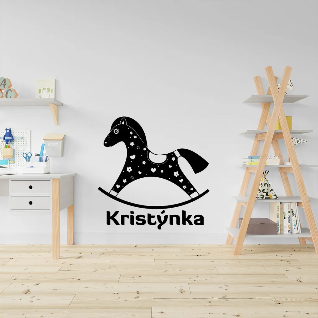 Veselá Stena Samolepka na stenu na stenu Hojdací koník s menom Farba: černá