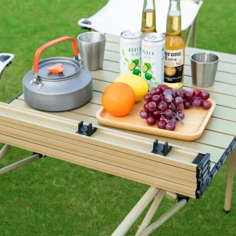 Skladací kempingový stôl s textilným obalom – 53 x 51 x 50 cm hnedá