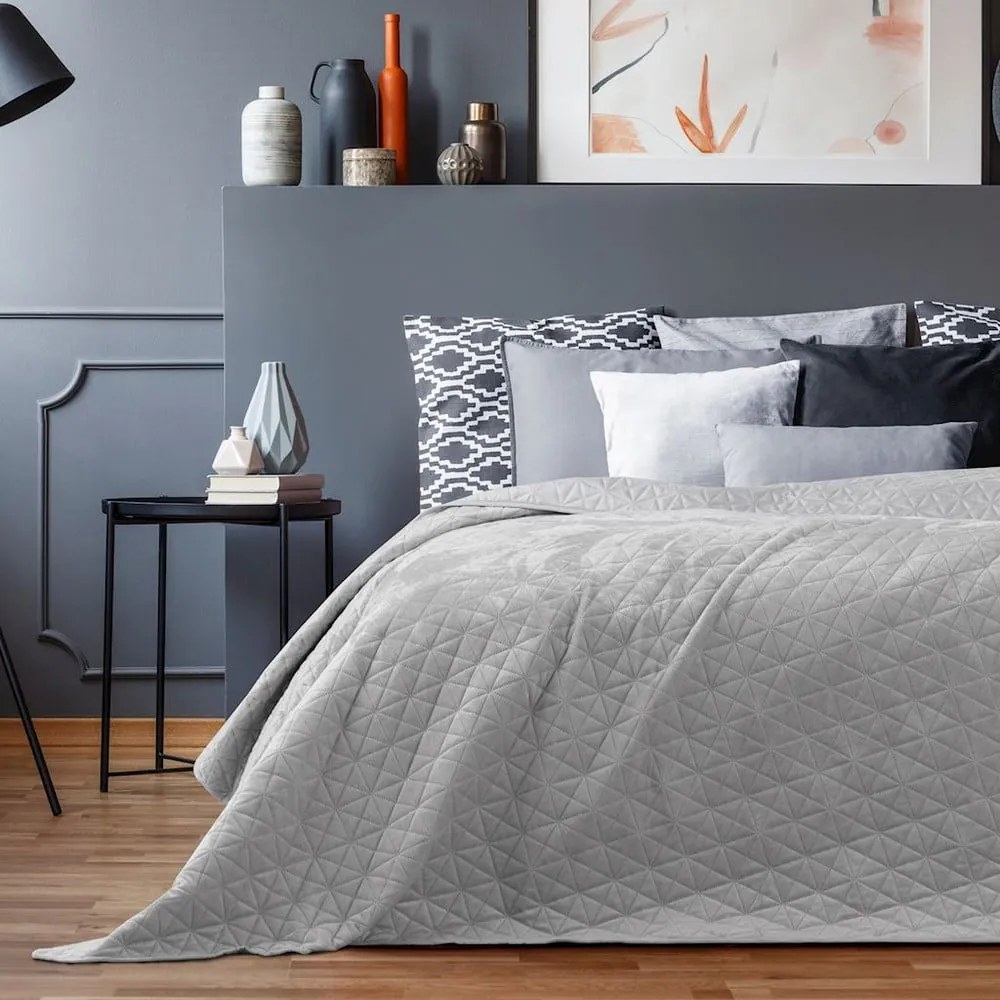 Svetlosivý zamatový prešívaný pléd 220x240 cm Laila – Restilo