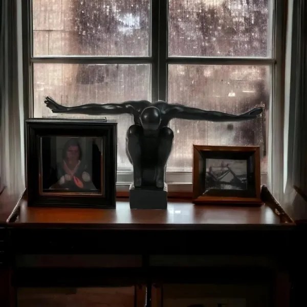 Dekorácia na stôl 25x41x20 cm, živica/čierna