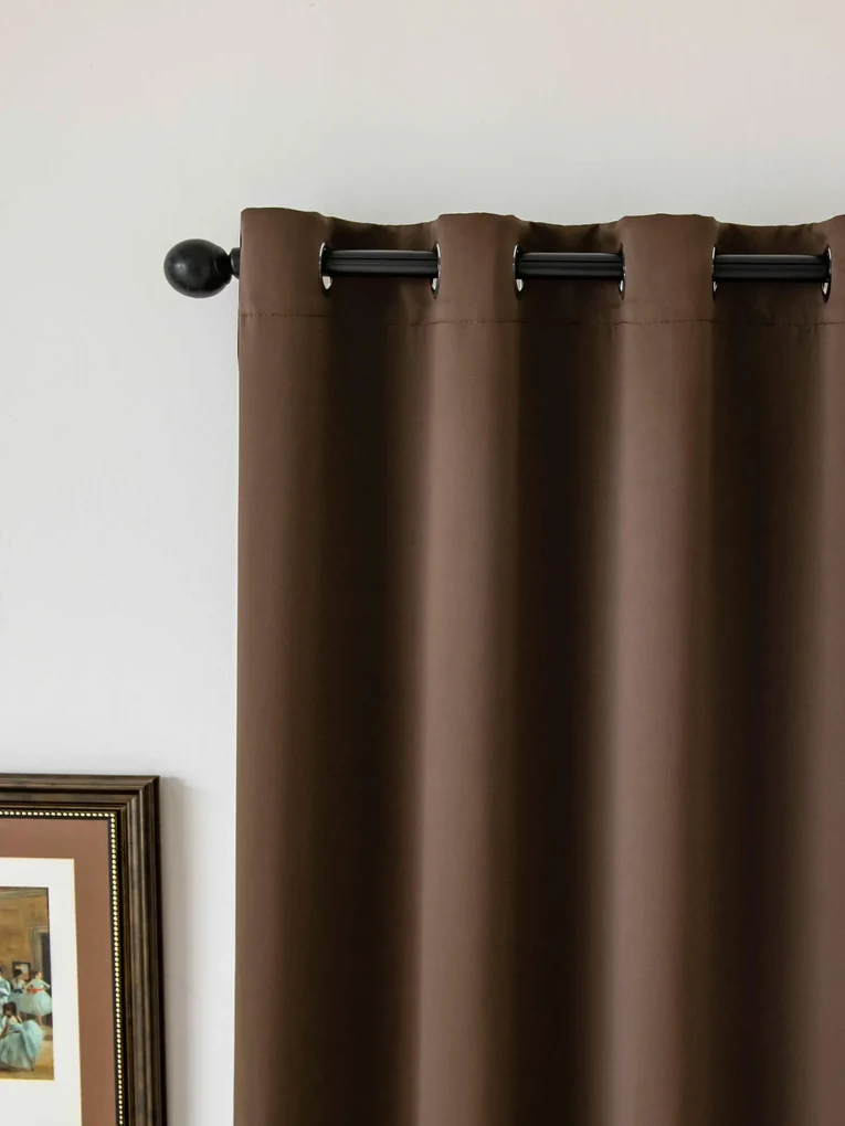 Blackout závesy Elias tmavohnedá – 140 × 250 cm (2 ks) - krúžky