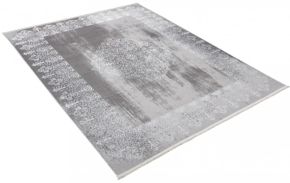 Moderný koberec sivej farby s orientálnym vzorom bielej farby Šírka: 80 cm | Dĺžka: 150 cm
