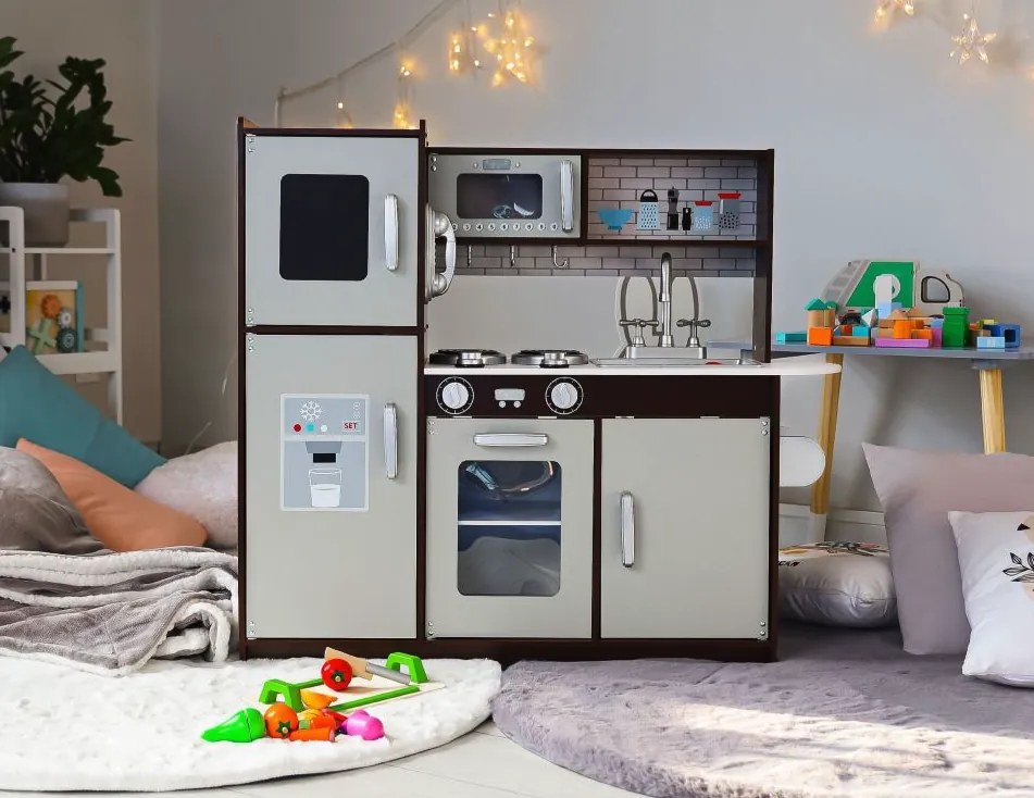 Drevená kuchynka s príslušenstvom