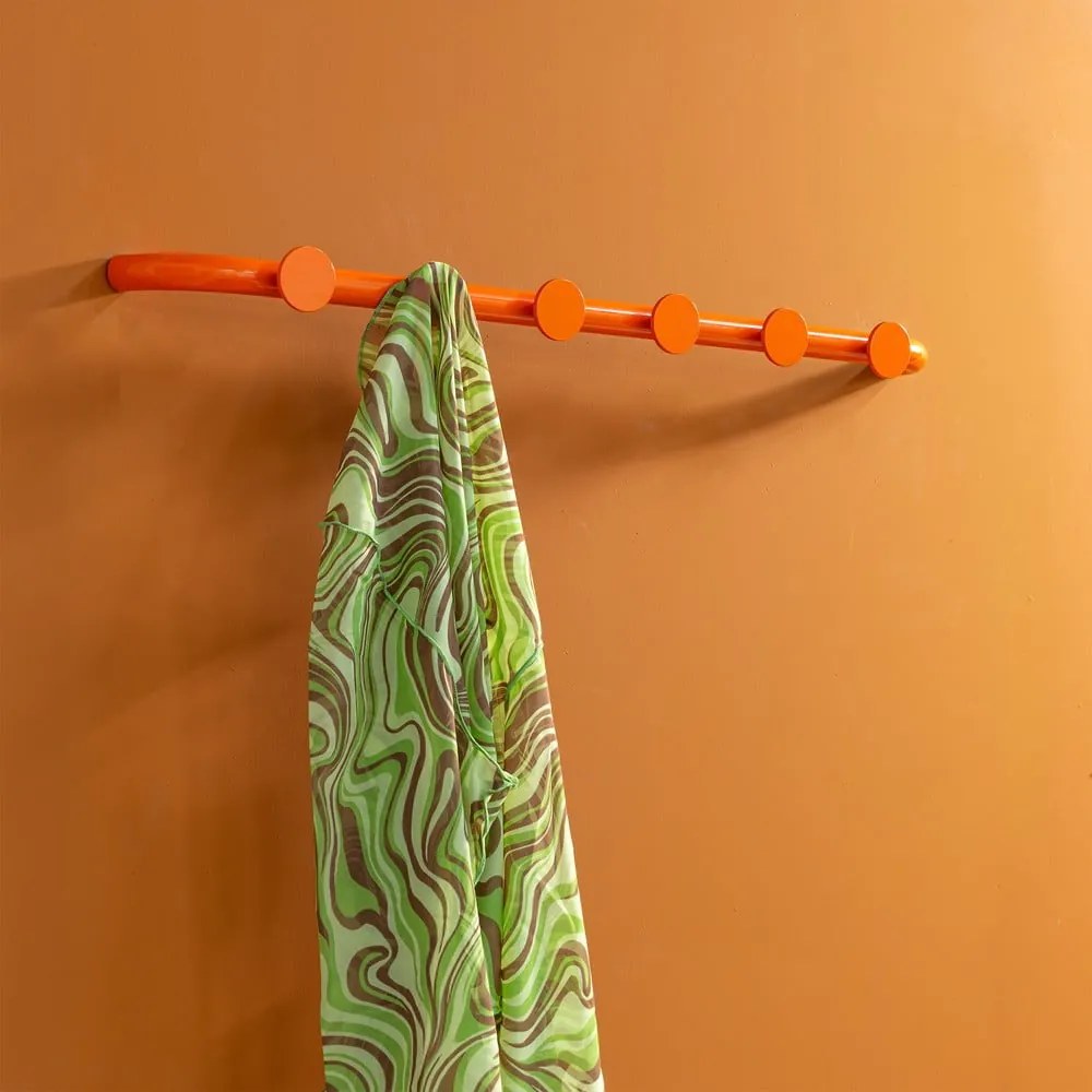 Oranžový kovový nástenný vešiak 75 cm Retro – Spinder Design