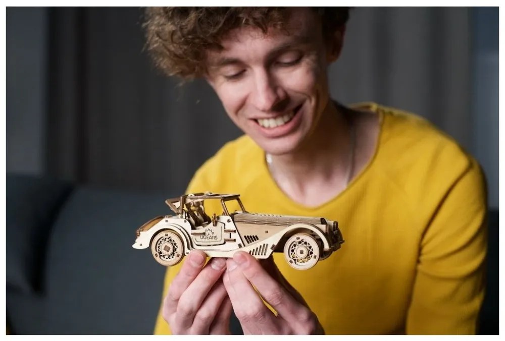 Ugears 3D drevené mechanické puzzle Športové auto Rapid Mouse