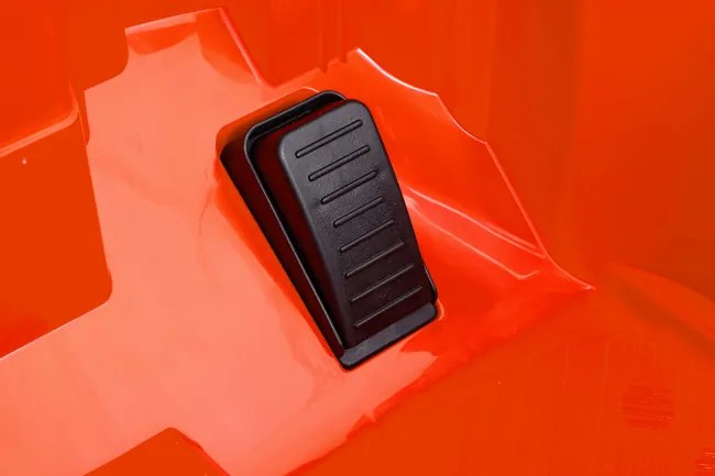 Elektrické autíčko Land Rover Defender oranžové