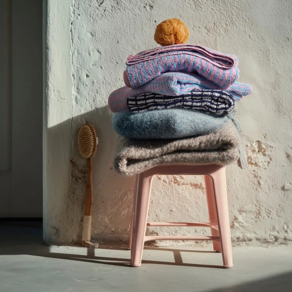 Biela/modrá froté osuška s prímesou bambusu 70x140 cm Nuance – JUNA