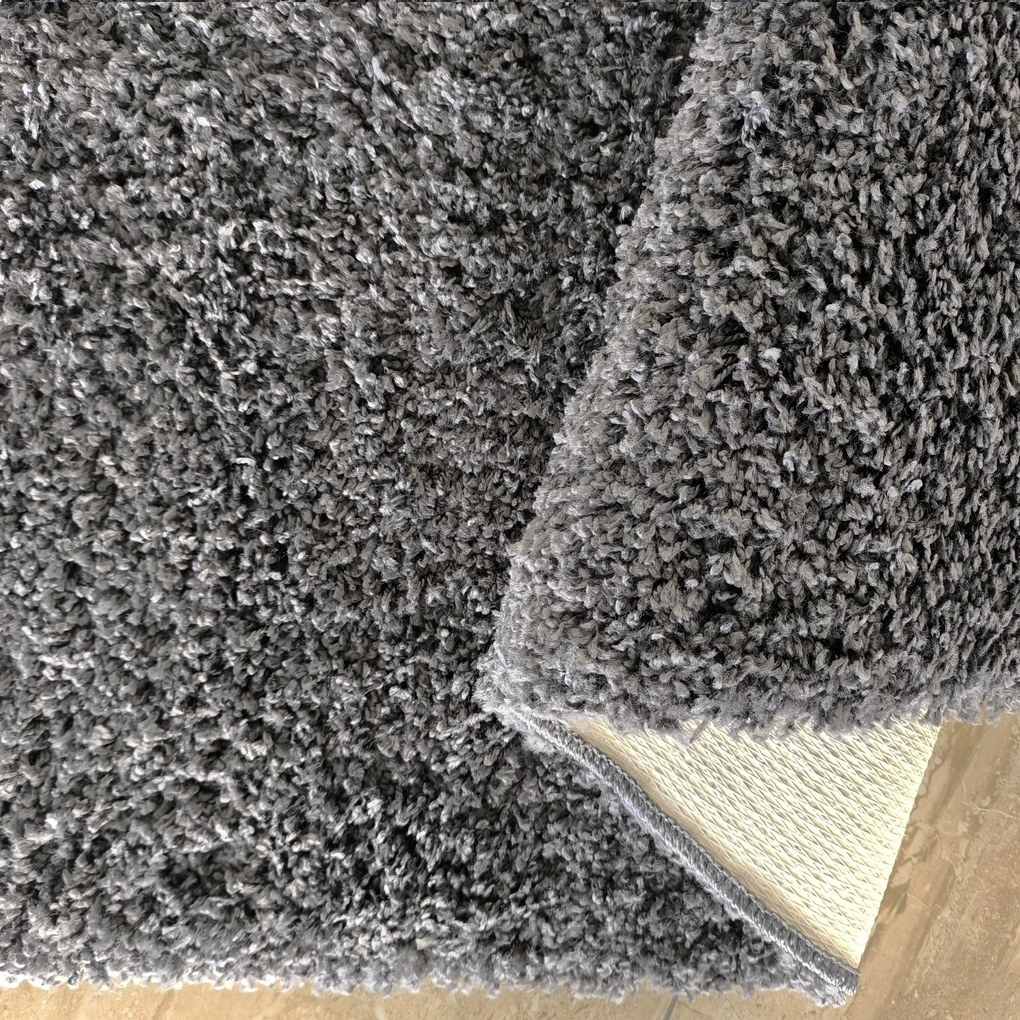 DY Moderný antracitový shaggy koberec Rozmer: 60x100 cm