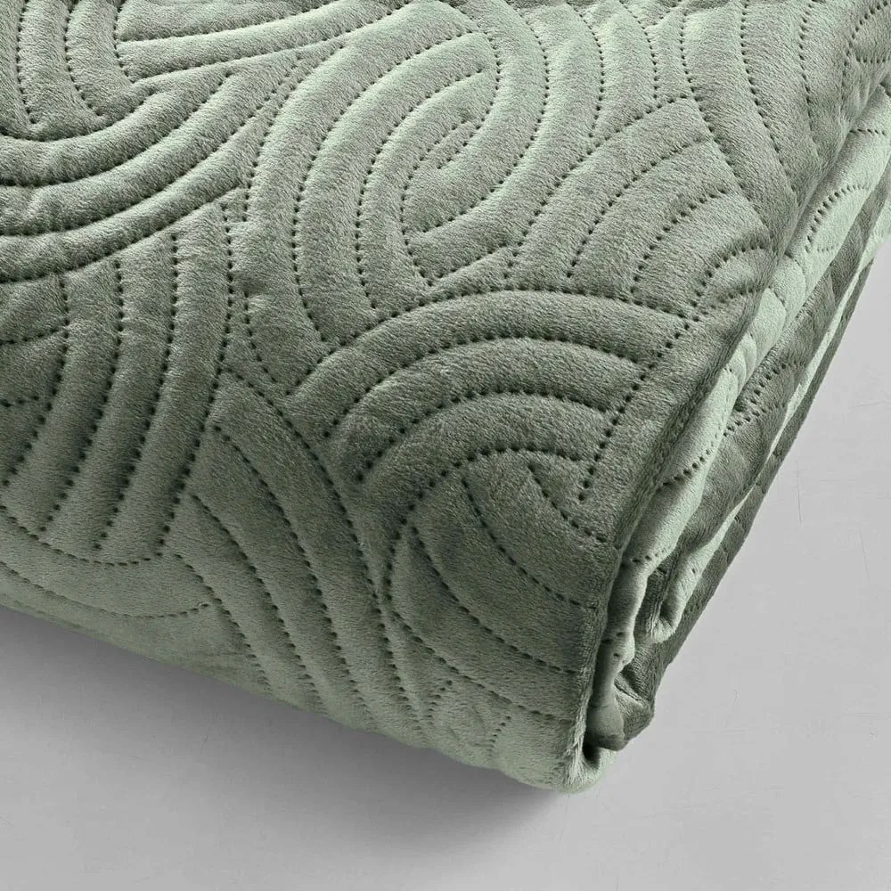 Zelená zamatová súprava prikrývky a obliečky na vankúš 240x260 cm Solange – douceur d'intérieur