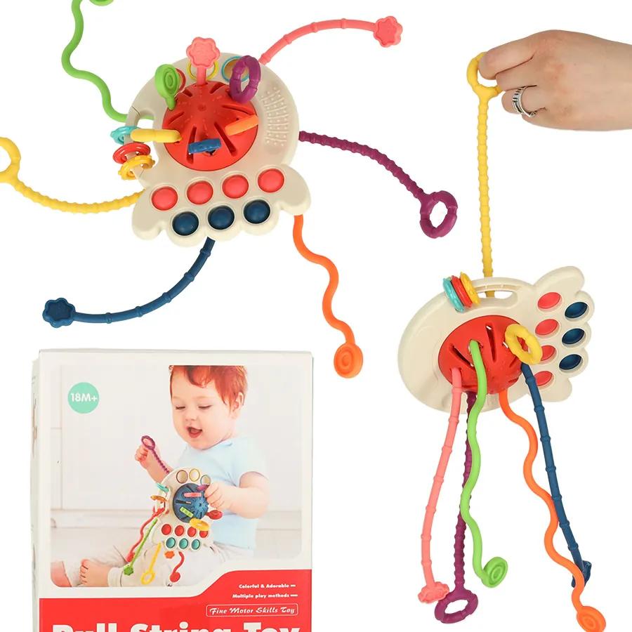 Montessori senzorická hračka hryzátko červené