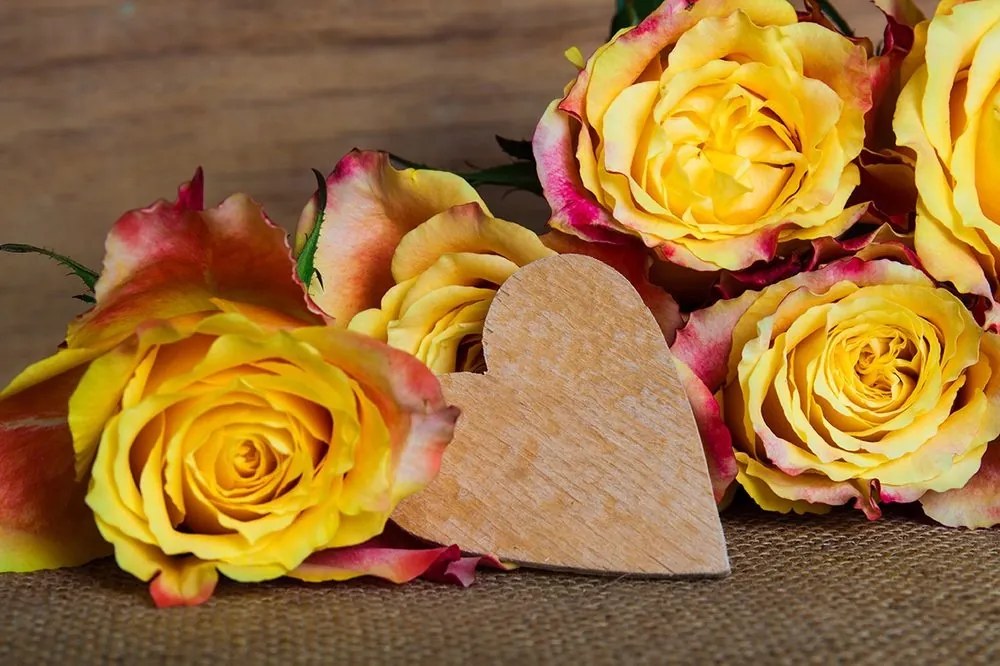 Samolepiaca fototapeta valentínske žlté ruže - 150x100