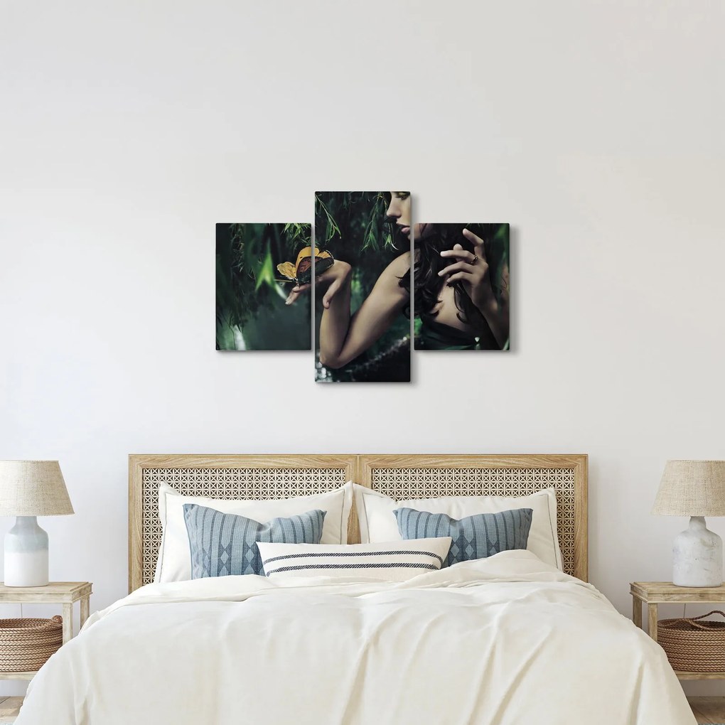 Obraz pôvabnej ženy s motýľom (90x60 cm)