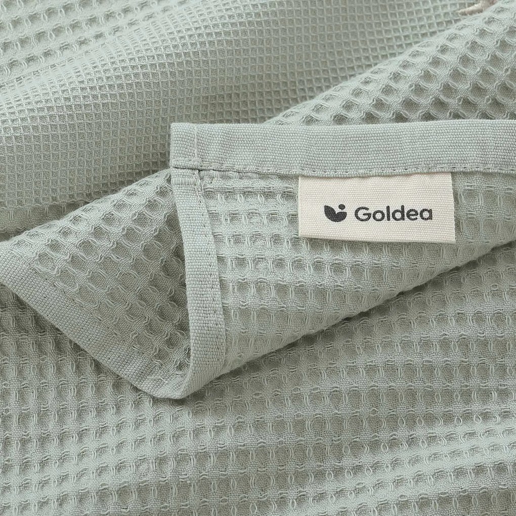 Goldea vianočná kuchynská vaflová utierka s výšivkou - baňky na vetve na šalviovom 50 x 70 cm