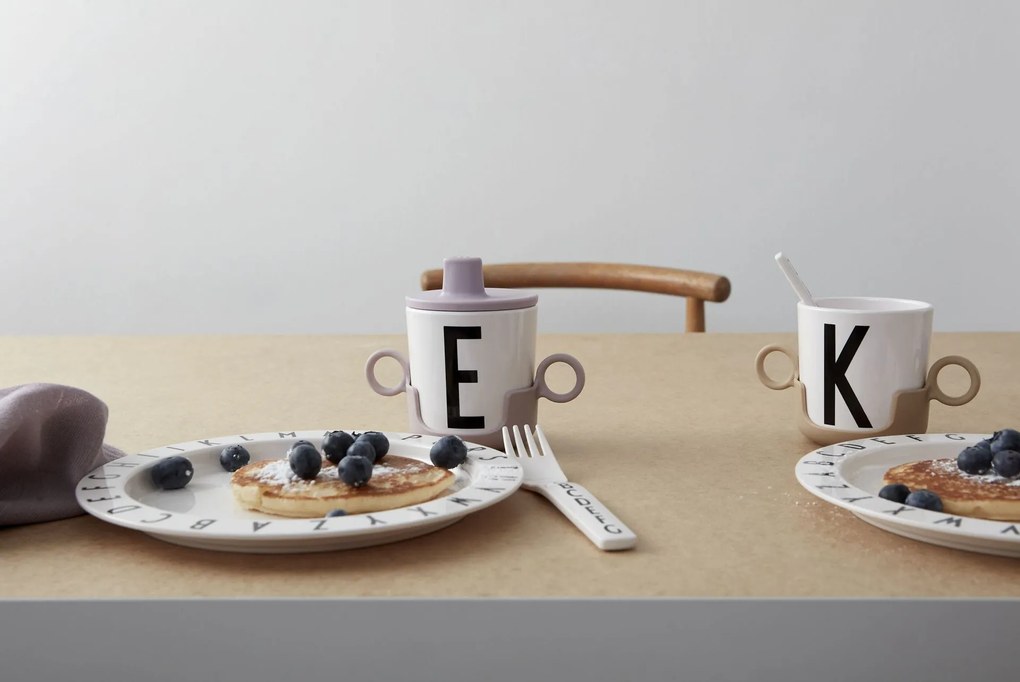 DESIGN LETTERS Detský hrnček Ecozen Letters 200 ml J