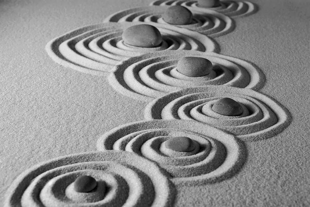 Samolepiaca fototapeta čiernobiele piesočnaté kruhy so zen kameňmi
