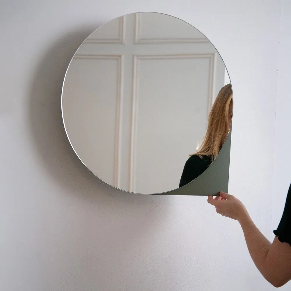 Sivozelená kovová závesná/so zrkadlom kúpeľňová skrinka 55x55 cm Sonnet – Spinder Design