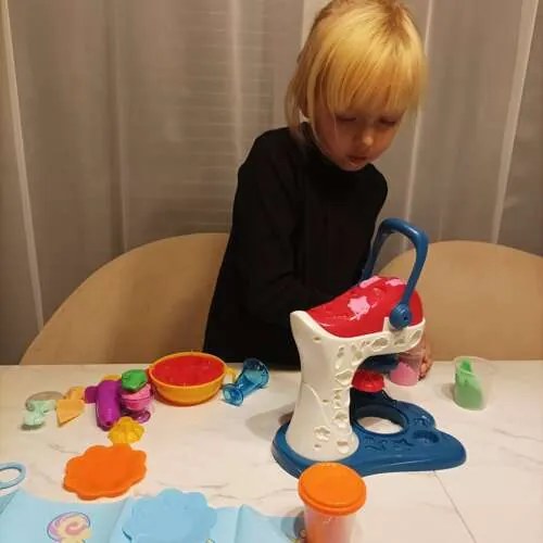 Kruzzel 22563 Stroj na vytlačování modelíny sada