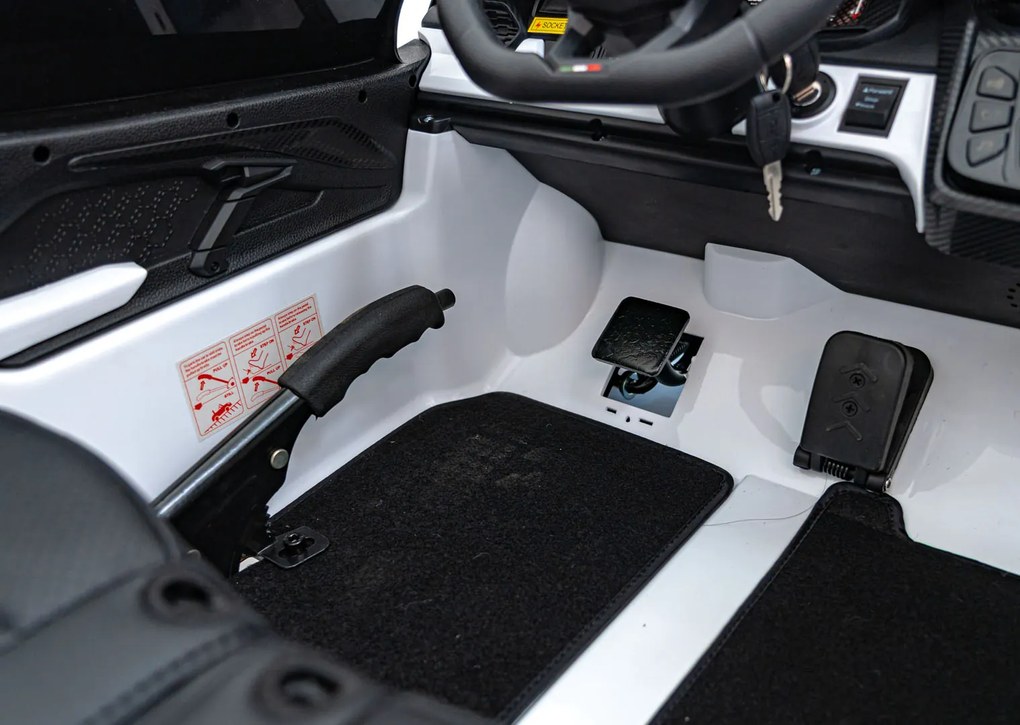Ramiz Vozidlo Lamborghini Revuelto XL STRONG biele