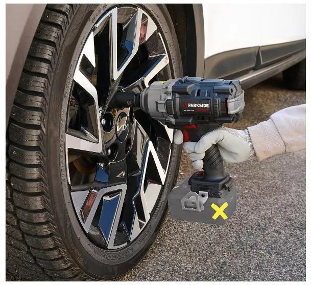 Parkside Performance®  Aku rázový uťahovák 20 V Passp 20-Li C4 + Akumulátor 20 V/4 Ah + Rýchlonabíjačka 20 V/4,5 A  (800011863)