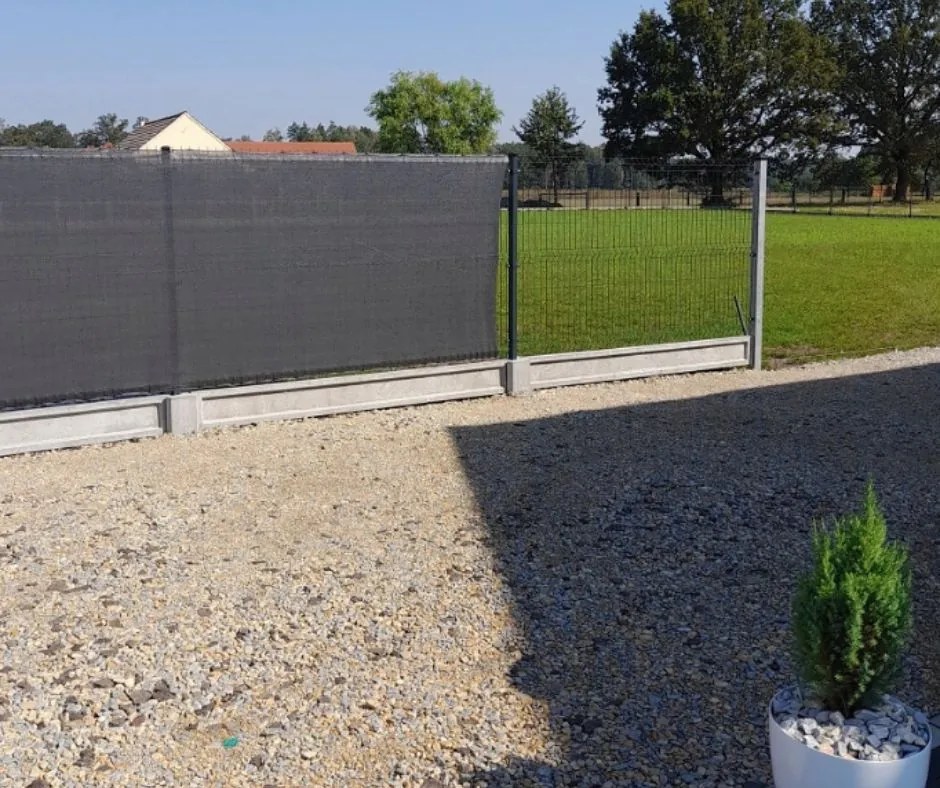 Sivá tieniaca sieť na plot 90 % zatienenie 1,5m x 50m