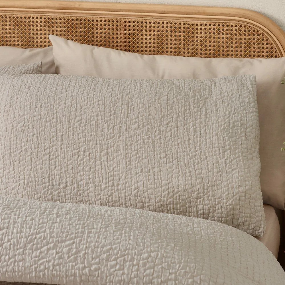 Svetlohnedé krepové obliečky na dvojlôžko 200x200 cm Crinkle Seersucker – Catherine Lansfield