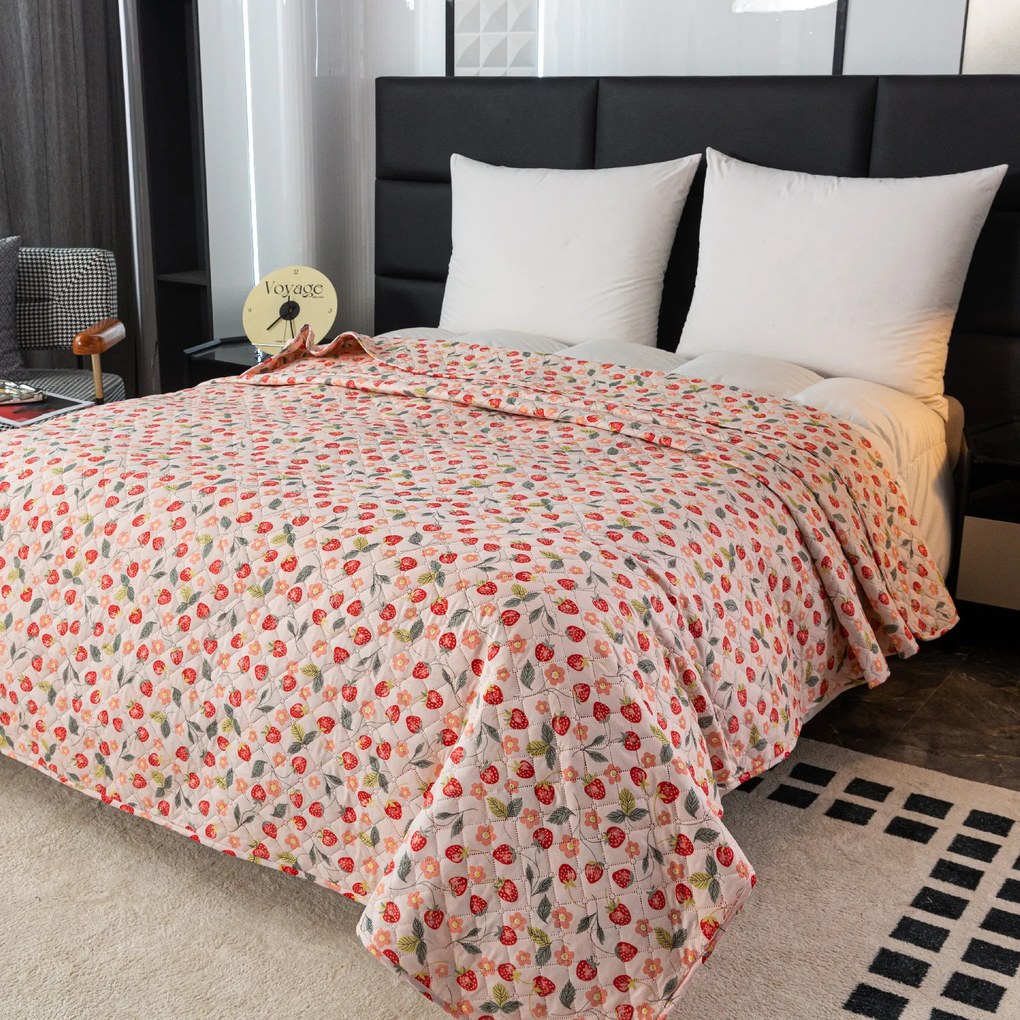 Prehoz na posteľ STRAWBERRY ružový Rozmer: 220 x 240 cm