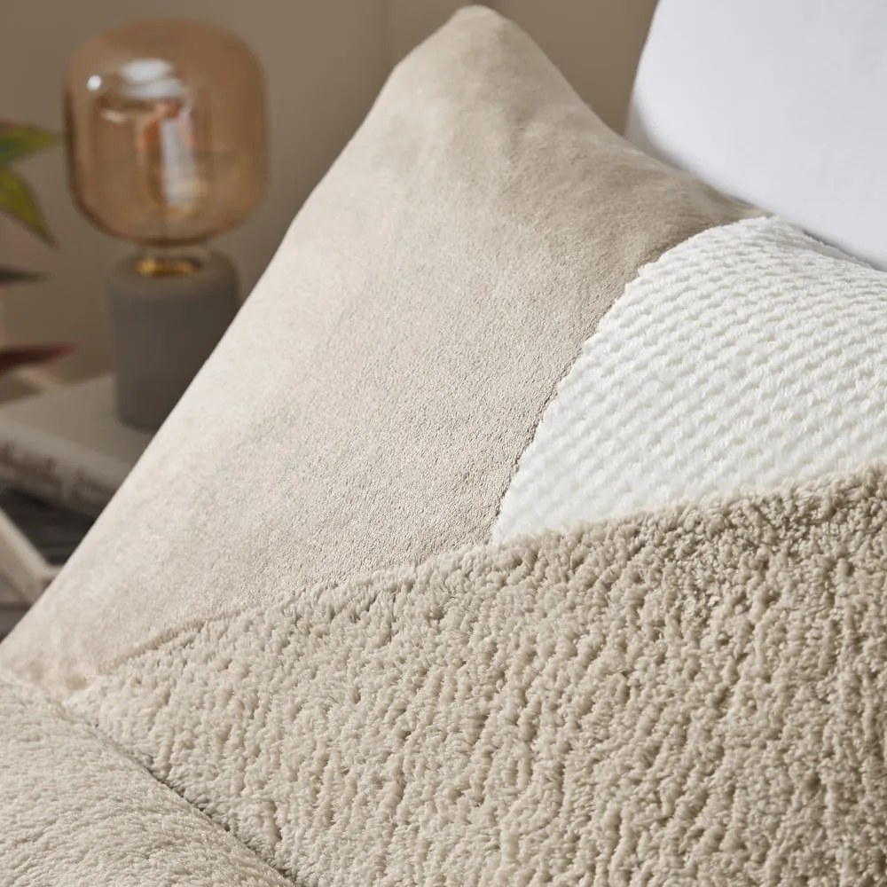 Béžové obliečky na jednolôžko z mikroplyšu 135x200 cm Larsson Geo – Catherine Lansfield