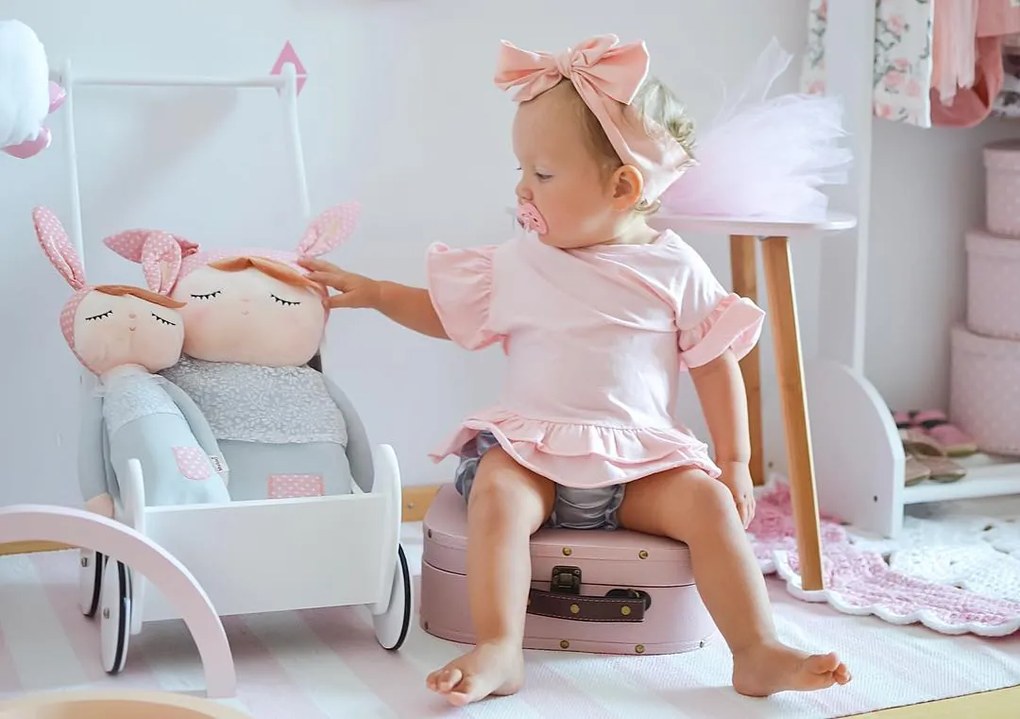 Spiaca bábika Angela šedá s menom Dária 42 cm