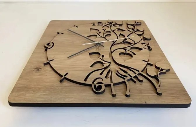 Drevené štvorcové hodiny Lipa