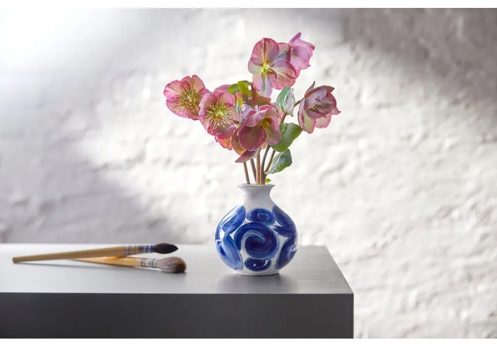 Modrá ručne maľovaná váza z kameniny Tulle – Kähler Design