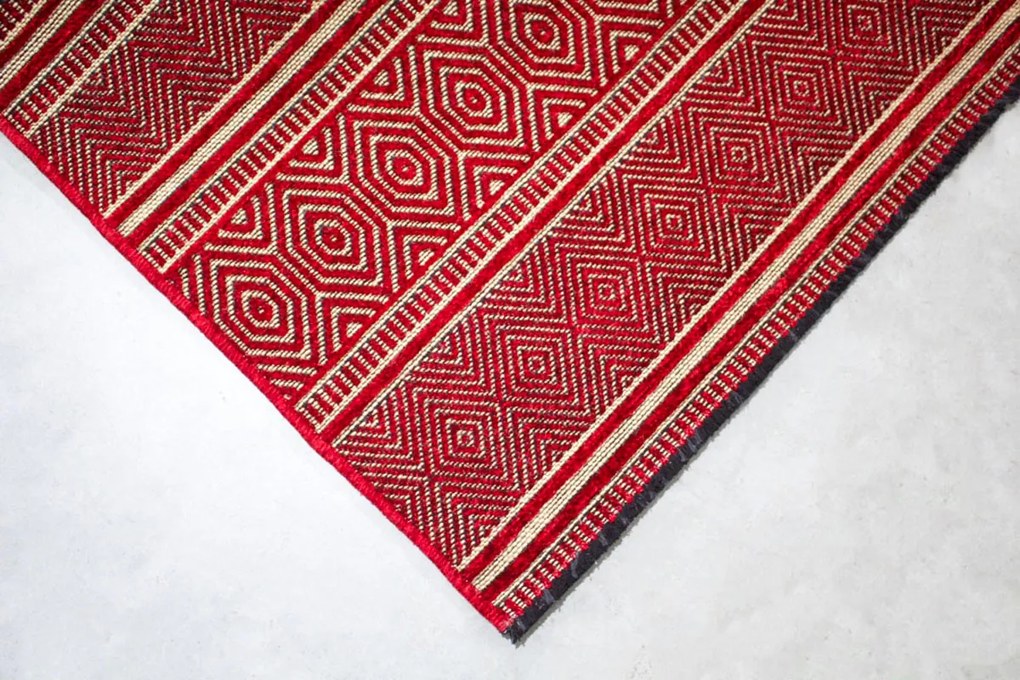 Koberec Saran G001 RED – červený vzorovaný obdĺžnik Rozmer: 60x100 cm