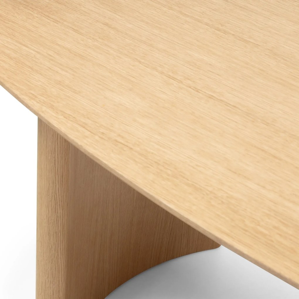 Oválny jedálenský stôl Oriento 200 cm dub prírodný