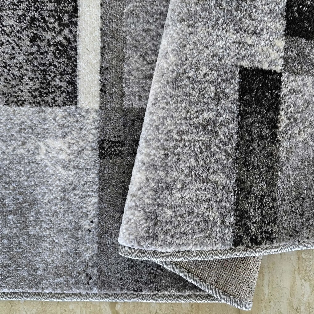 DY Sivý koberec s geometrickým vzorom Otto 09 Rozmer: 160x220 cm