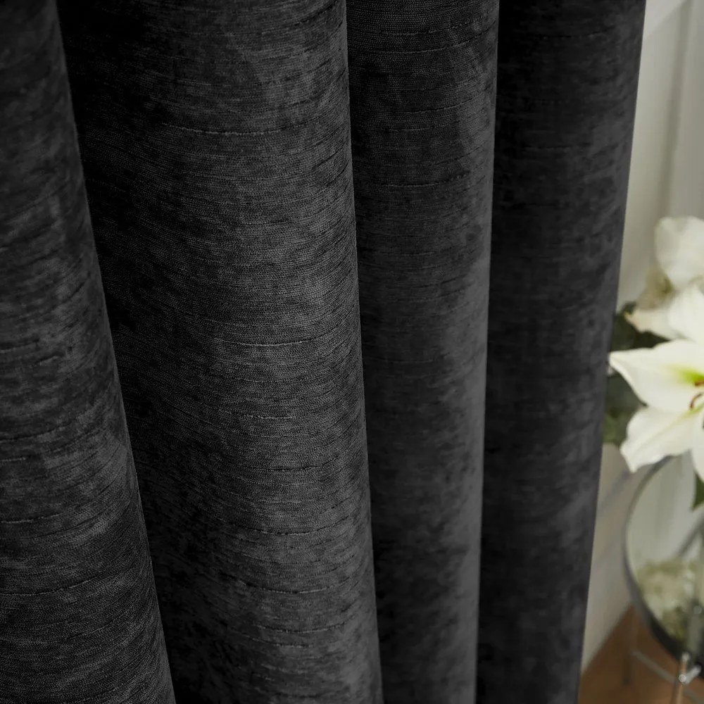 Čierne termozávesy v súprave 2 ks zo ženilky 229x229 cm Selene Luxury Chenille – Hyperion